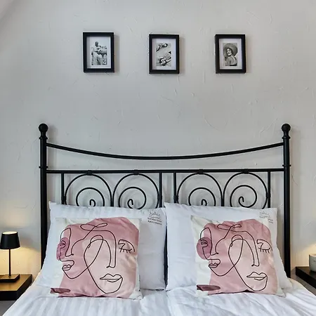 Golden Hour Apartments- Boleslawa Chrobrego 8 *